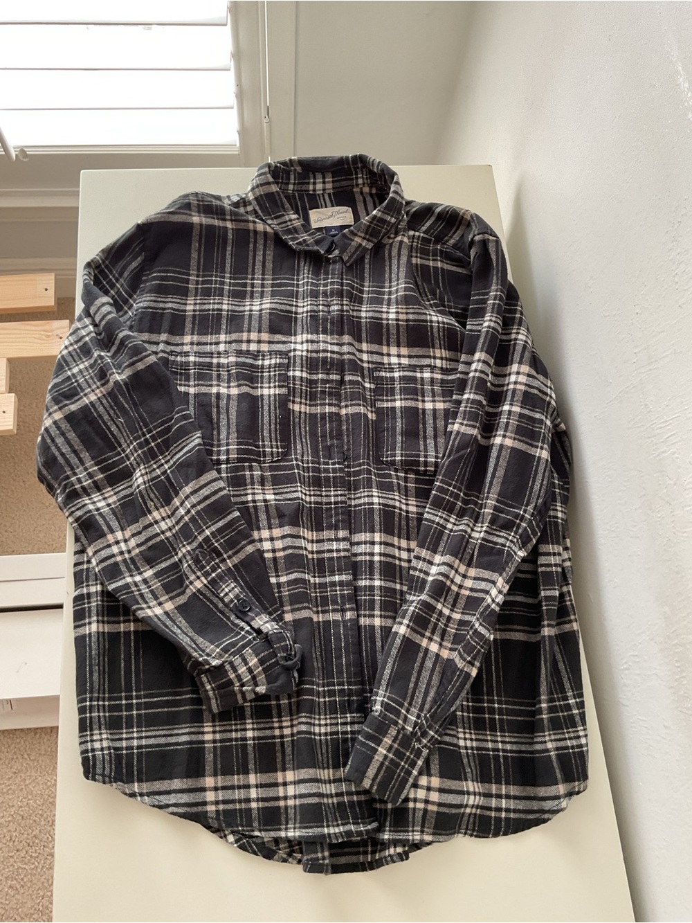 Universal Thread Black and White Plaid Long Sleeve Button-Up Shirt